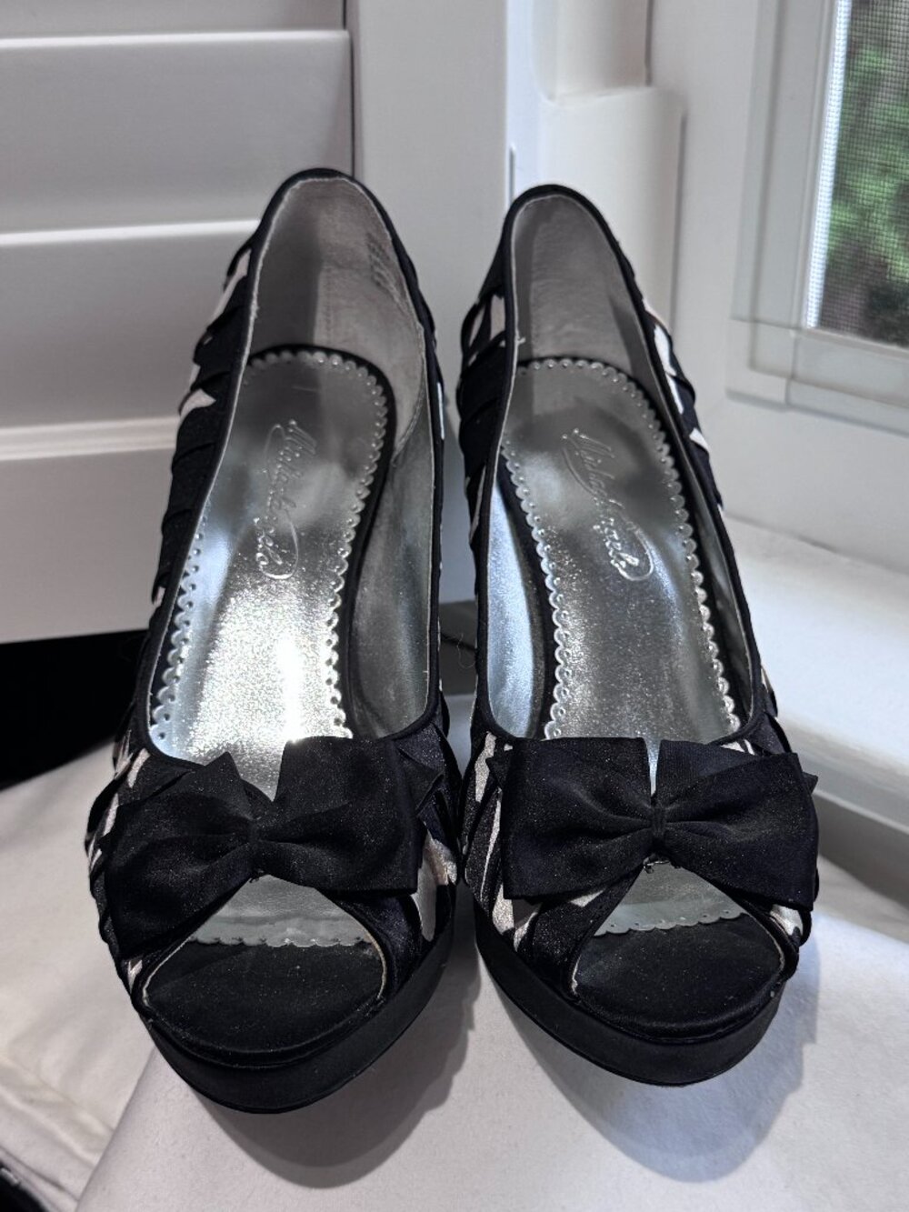 👠 HOST PICK✨  Michaelangelo "Shadow" Satin Bow Peep-Toe Heels | NWT | Size 8M ✨